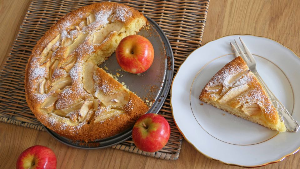 Забудьте о шарлотке из теста: пирог получится потрясающе вкусным с этой основой
