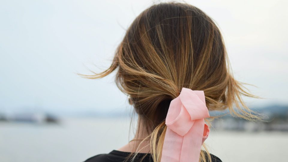 Если нет времени мыть голову: приведете волосы в порядок и без сухого шампуня