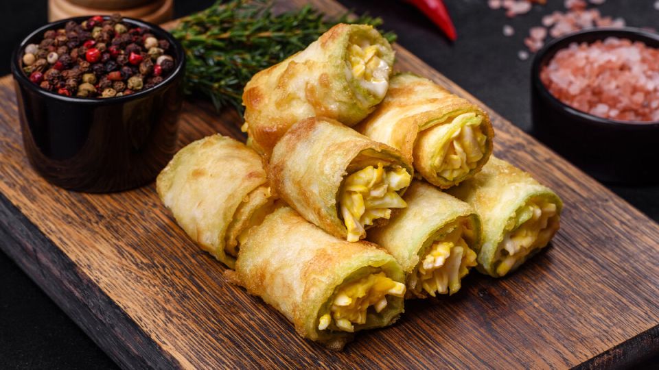 Как приготовить рулетики из кабачков с кулинарными изысками: 5 оригинальных начинок