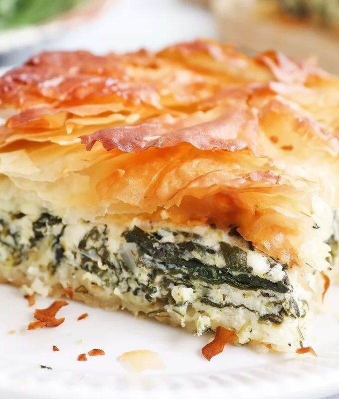 Необычный пирог со шпинатом и сыром: простое наслаждение для любого стола