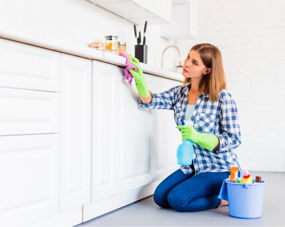 Как эффективно очистить кухню: простые и безопасные методы от жира