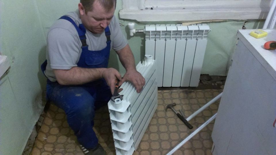 Что должна ремонтировать управляющая компания за свой счет: ключевые аспекты