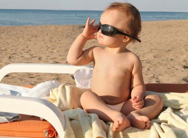 Как защитить детей от перегрева в жаркое лето