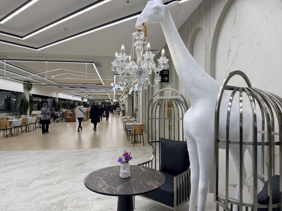 Гастрономический фудкорт «Корона Замок»: вкусно и с видом