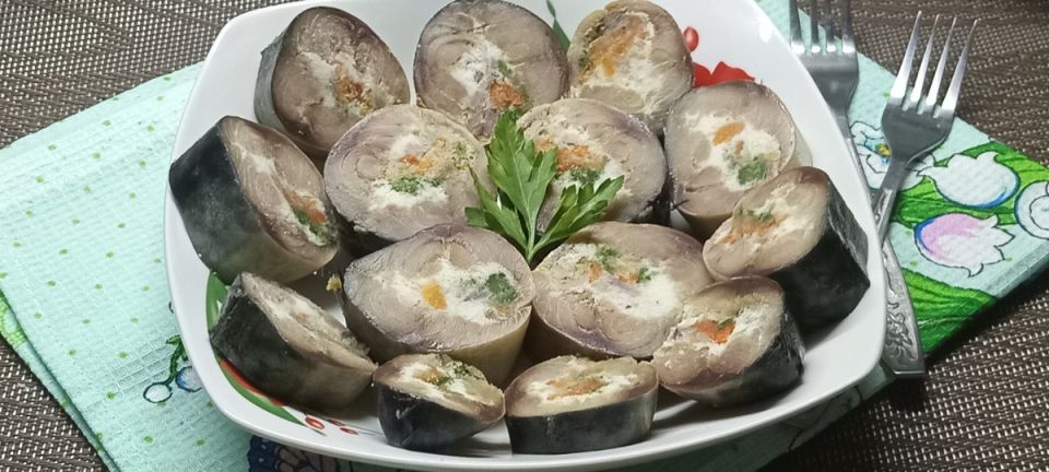 Малосольная скумбрия с сыром и овощами: простота и изысканность на вашем столе