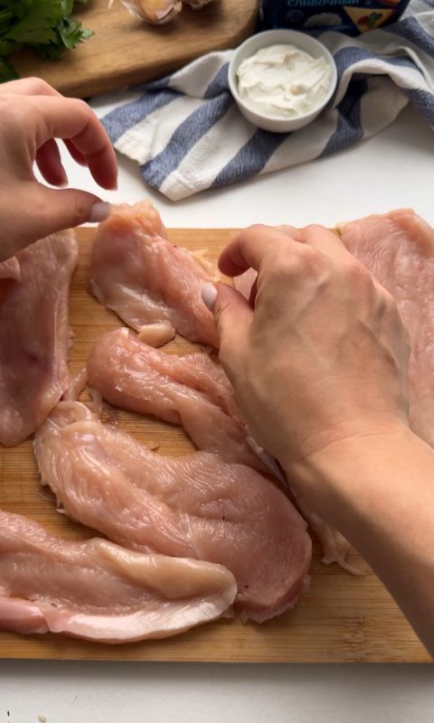 Путеводитель по вкусу: как приготовить сочные куриные рулетики с начинкой