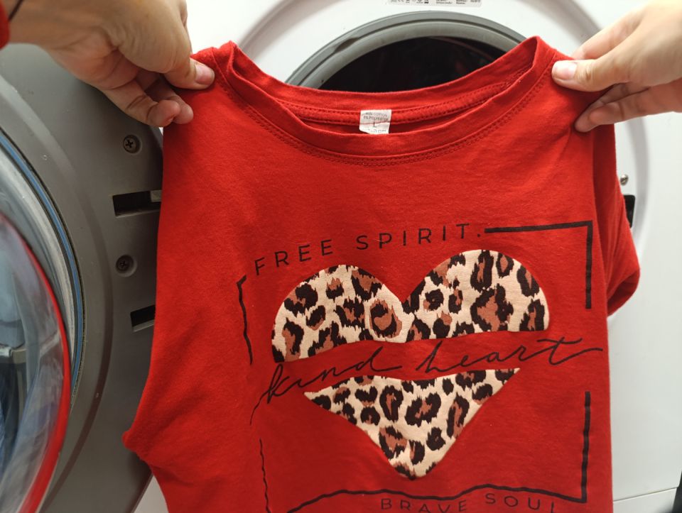 Как сохранить яркость любимого белья: секреты эффективной стирки