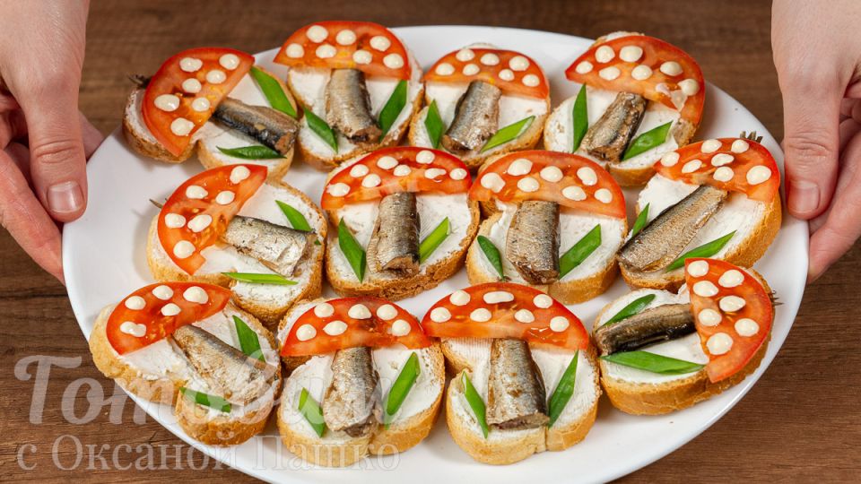 Незабываемые бутерброды с шпротами: яркие грибочки для вашего стола