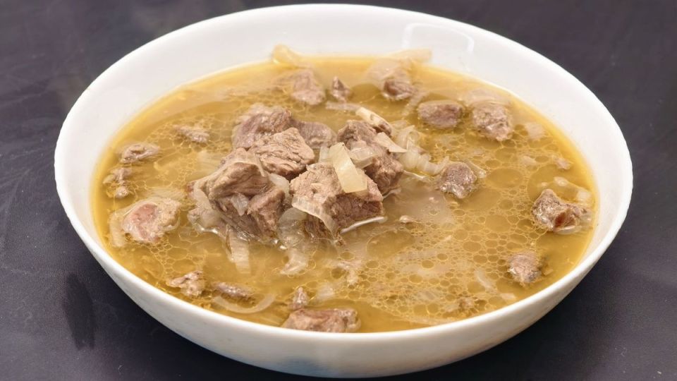 Говядина по-кремлевски: нежная подливка и спокойный вкус праздника для любого стола