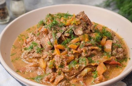 Куриная печень в сметане: яркое блюдо с овощами на вашем столе