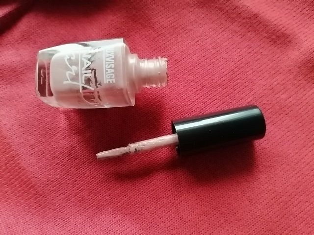 Устранение пятен от лака: полезные советы для каждой ткани